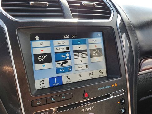 Used 2017 Ford Explorer Platinum image 27