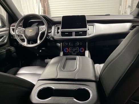 Used 2024 Chevrolet Suburban LT image 16