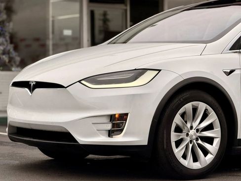 Used 2017 Tesla Model X 100D image 4