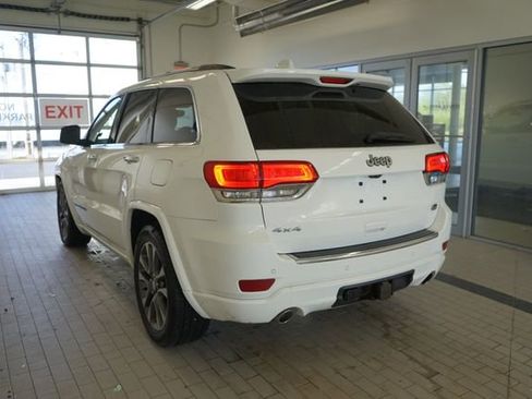 Used 2018 Jeep Grand Cherokee Overland AWD/4WD image 11