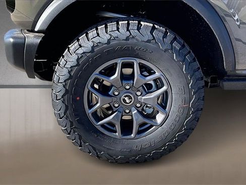 New 2025 Ford Bronco Badlands image 11