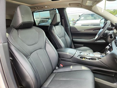 Used 2023 INFINITI QX60 Sensory w/ Cargo Package AWD/4WD image 16