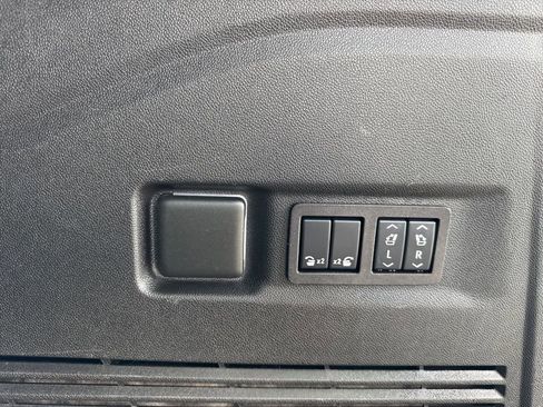 Used 2024 GMC Yukon XL Denali image 35