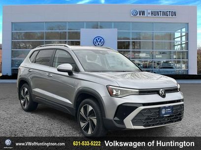 Certified 2025 Volkswagen Taos SE w/ Panoramic Sunroof Package