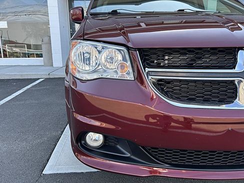 Used 2019 Dodge Grand Caravan SXT w/ Driver Convenience Group FWD image 19