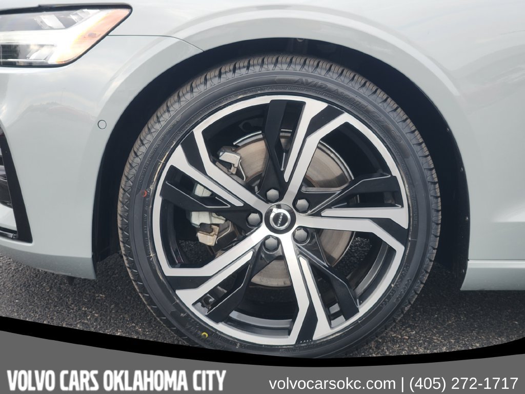 Certified 2024 Volvo S60 B5 Plus AWD/4WD image 9