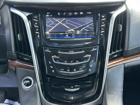 Used 2020 Cadillac Escalade ESV Luxury AWD/4WD image 18