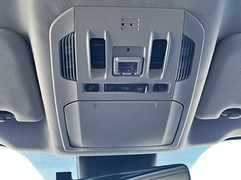 Used 2023 Toyota Highlander XLE image 19