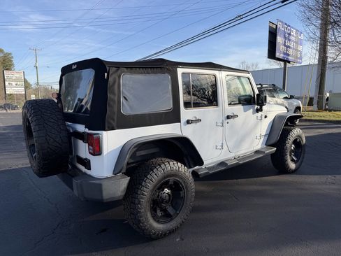 Used 2014 Jeep Wrangler Unlimited Sahara AWD/4WD image 5