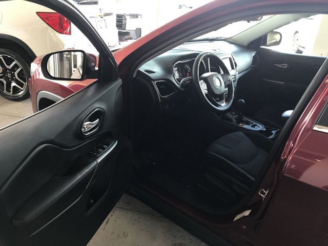 Used 2019 Jeep Cherokee Latitude w/ Popular Appearance Group FWD image 12