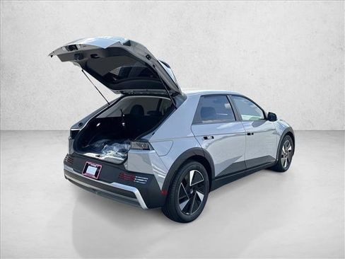 New 2025 Hyundai Ioniq 5 SE image 2