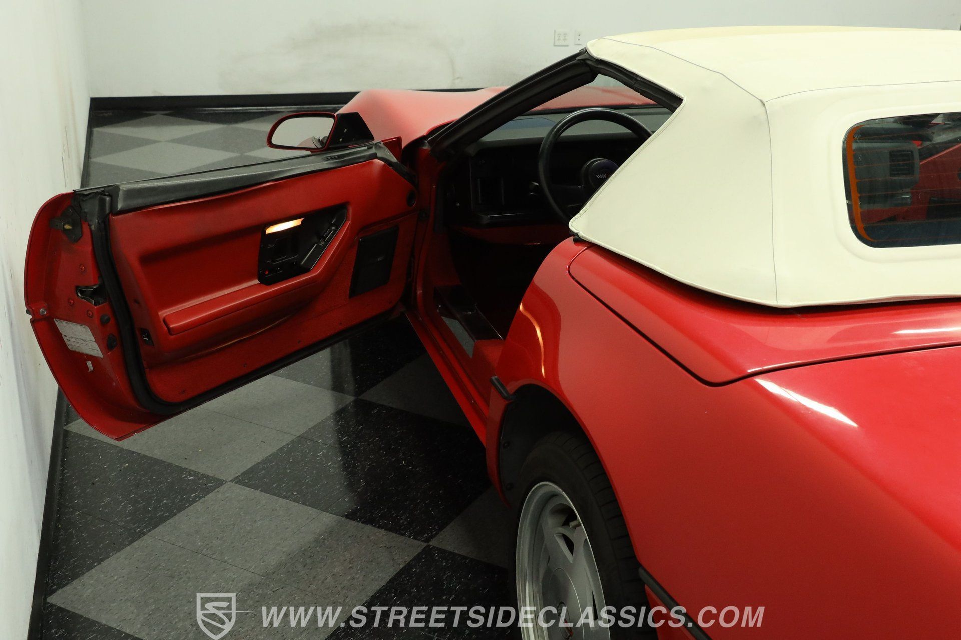 Used 1988 Chevrolet Corvette Convertible RWD image 33