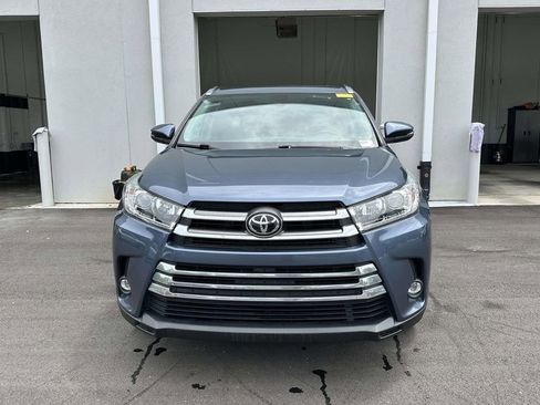 Used 2019 Toyota Highlander Limited AWD/4WD image 2