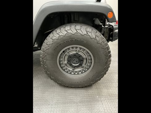 Used 2017 Jeep Wrangler Unlimited Rubicon AWD/4WD image 36