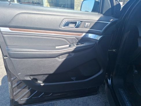 Used 2019 Ford Explorer Limited w/ Class III Trailer Tow Package AWD/4WD image 12