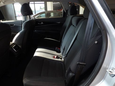 Used 2019 Kia Sorento FWD V6 image 23