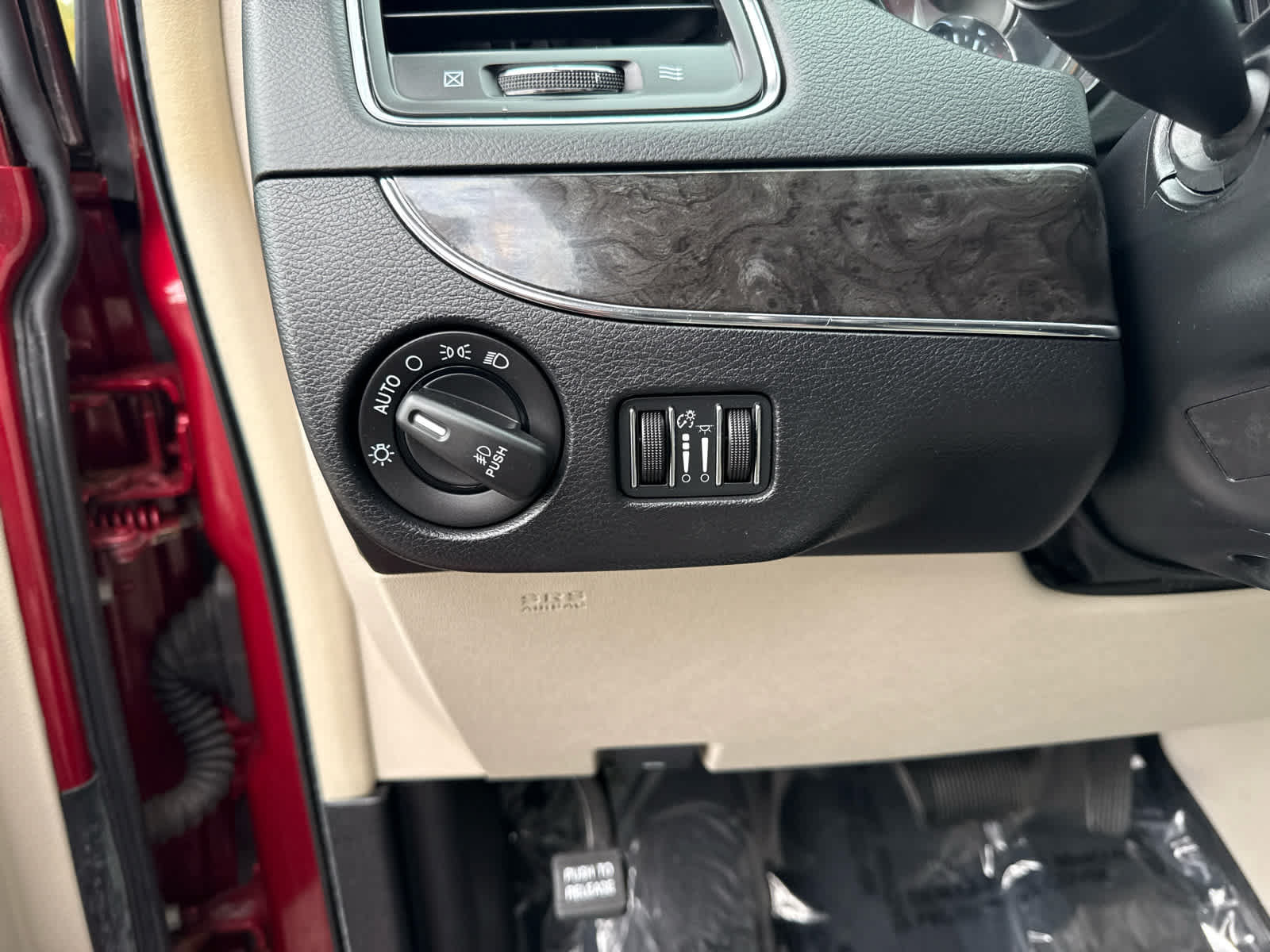 Used 2015 Chrysler Town & Country Touring-L w/ Driver Convenience Group FWD image 21