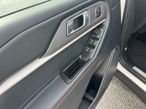 Used 2025 Ford Explorer ST-Line w/ Premium Package image 14