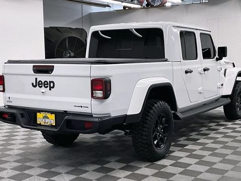 Used 2025 Jeep Gladiator Sport AWD/4WD image 13