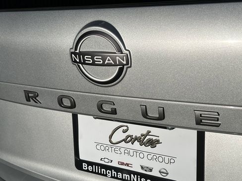 Used 2024 Nissan Rogue SV image 8