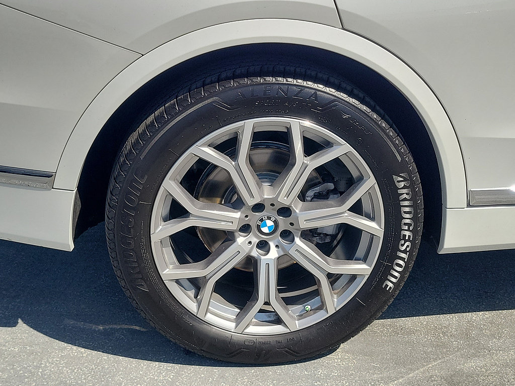 Used 2024 BMW X7 xDrive40i w/ Premium Package AWD/4WD image 6