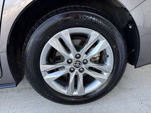 Certified 2021 Toyota Sienna Limited FWD image 19