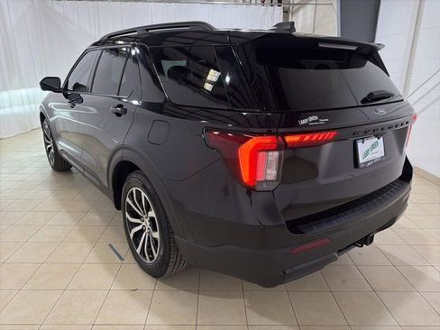 Used 2025 Ford Explorer ST-Line RWD image 3