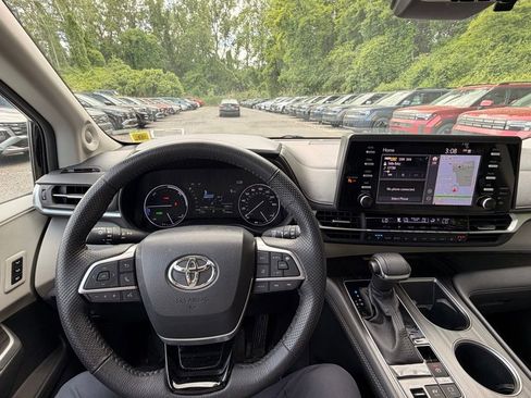 Used 2022 Toyota Sienna Limited AWD/4WD image 13