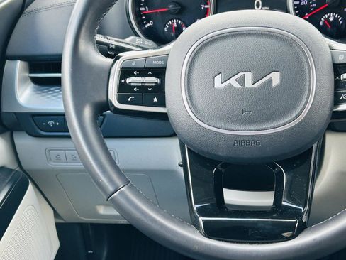 Used 2024 Kia Carnival LX image 14