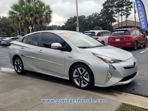 Used 2016 Toyota Prius Four Touring image 7