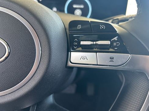 Used 2023 Hyundai Elantra Limited image 24