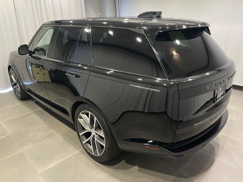 Used 2025 Land Rover Range Rover SE AWD/4WD image 4