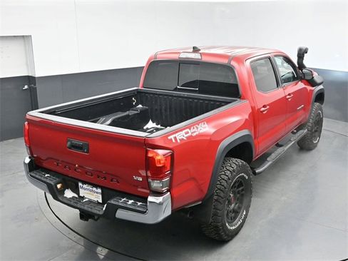 Used 2017 Toyota Tacoma TRD Off-Road w/ Tow Package (A/T) image 40