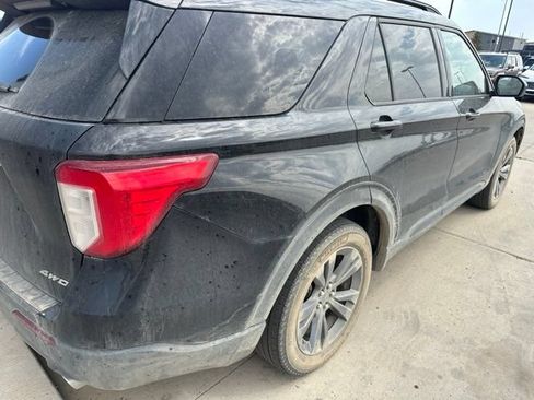 Used 2022 Ford Explorer XLT w/ Equipment Group 202A AWD/4WD image 4