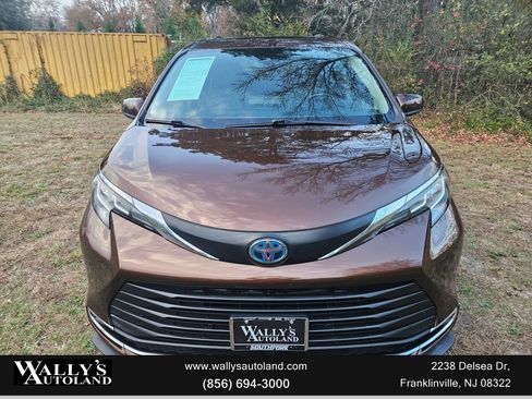 Used 2021 Toyota Sienna XLE image 7