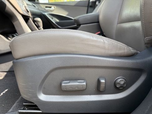 Used 2018 Hyundai Santa Fe Limited image 12