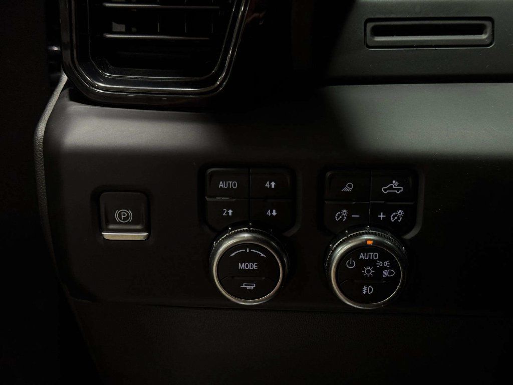 Used 2022 GMC Sierra 1500 AT4 w/ AT4 Preferred Package AWD/4WD image 19