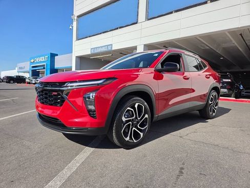 Certified 2026 Chevrolet Trax RS w/ Sunroof Package FWD image 2