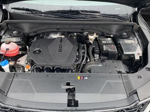 Certified 2025 Kia Sorento LX FWD image 29