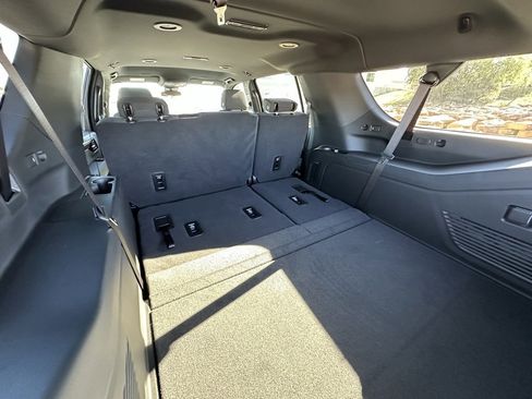 New 2026 Chevrolet Suburban LS image 18