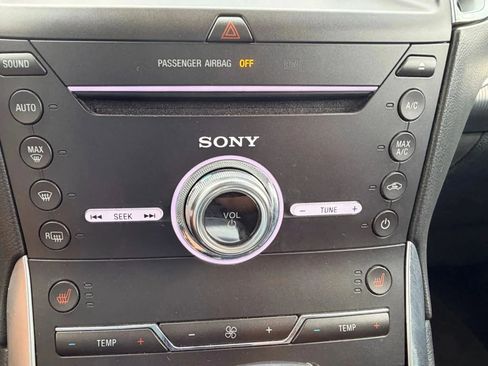 Used 2018 Ford Edge Titanium w/ Technology Package image 11