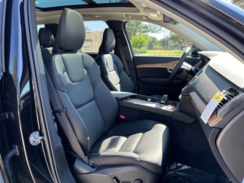 Used 2025 Volvo XC90 T8 Plus w/ Protection Package Premier image 8
