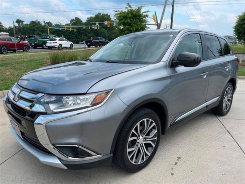 Used 2017 Mitsubishi Outlander ES AWD/4WD image 1