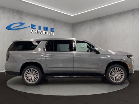 New 2026 Chevrolet Suburban Premier image 2