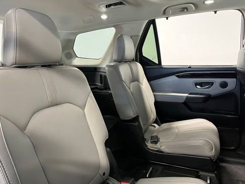 Used 2023 Honda Pilot Touring image 13