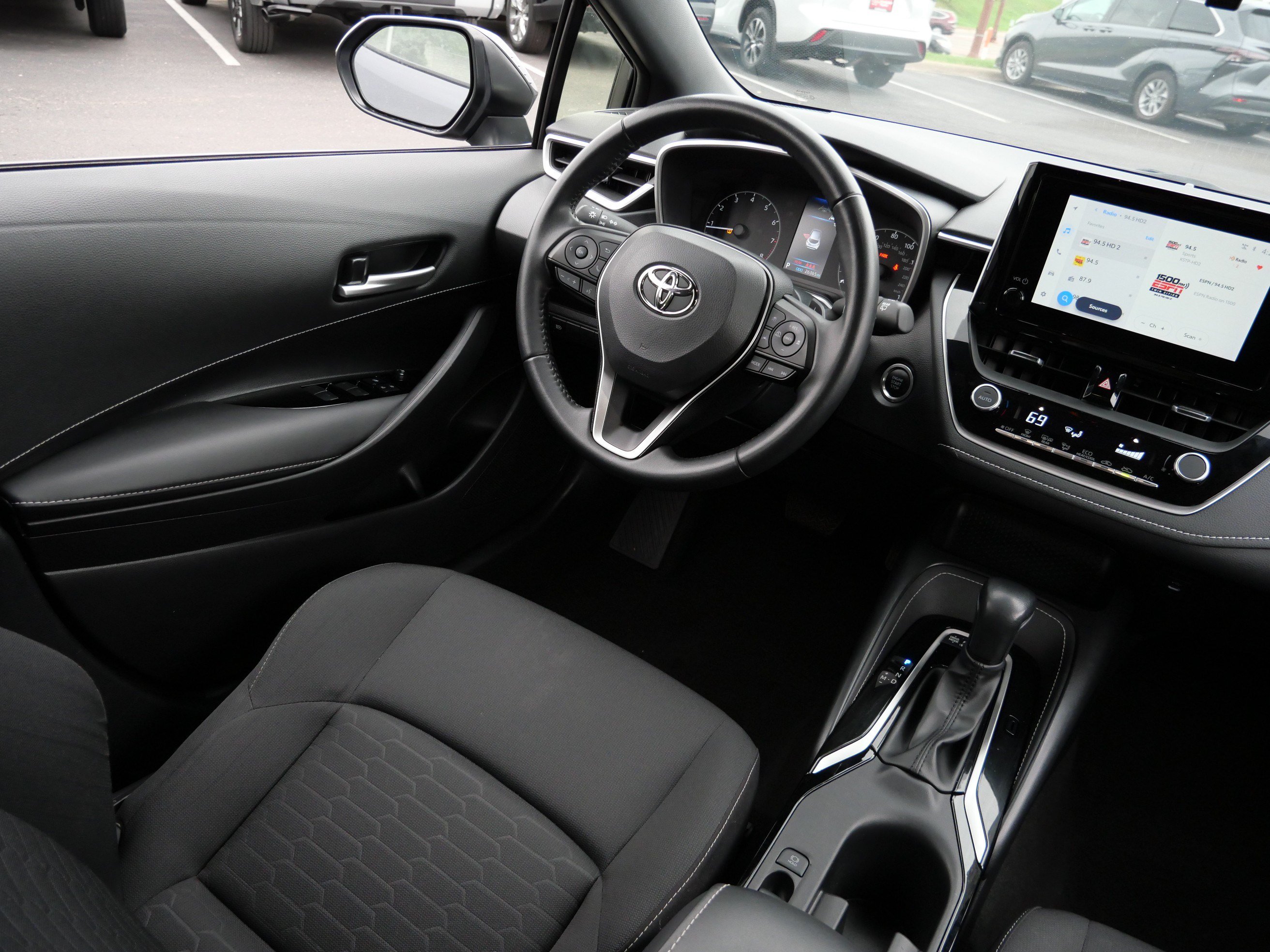 Used 2025 Toyota Corolla SE FWD image 9