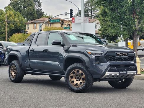 Used 2024 Toyota Tacoma Trailhunter image 2