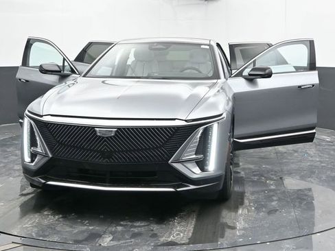 New 2025 Cadillac Lyriq Luxury w/ LPO, Red Accent Package image 43