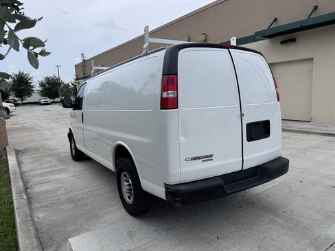 Used 2015 Chevrolet Express 2500 RWD image 7