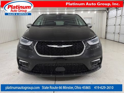 Used 2023 Chrysler Pacifica Limited FWD image 8
